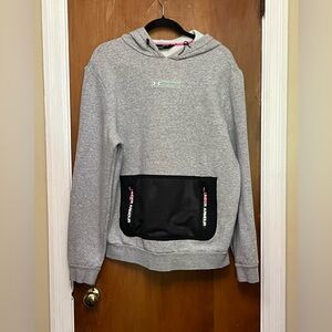 Under Armour Gray Sweater with Ribbed Cuffs. M.            B5